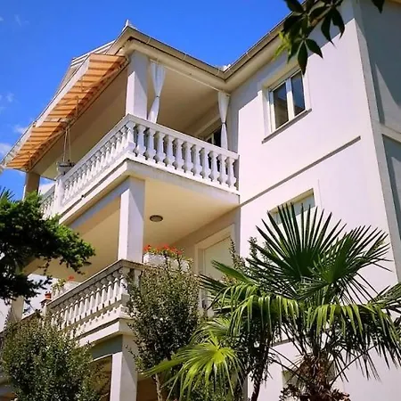 Apartment In With Air Condition, Wifi *